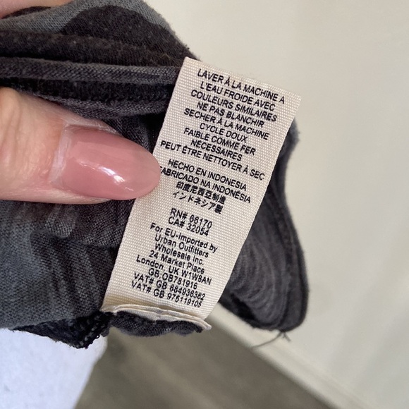 Free People FREE WITH ANY PURCHASE camo tee shirt sleeve camouflage top medium - Picture 8 of 14